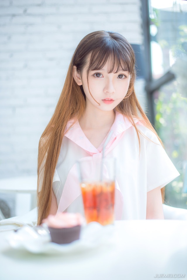 “夫君，那……他是你杀的吗？”鬼使神差的，小乔抬头问了一句。